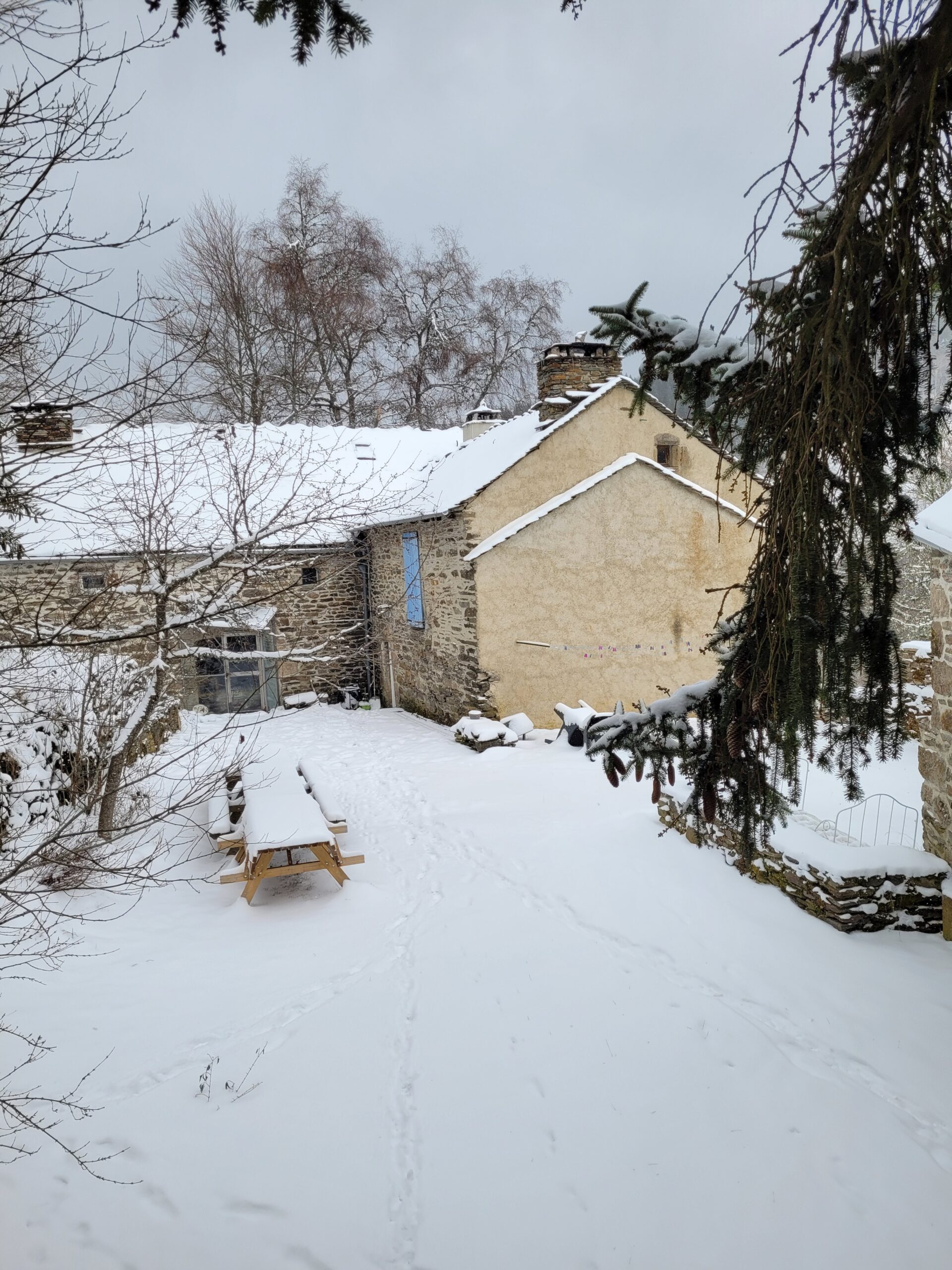 Sous la neige même en hiver