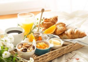 10-idees-de-petit-dejeuner-romantique-pour-un-reveil-en-douceur 10-idees-de-petit-dejeuner-romantique-pour-un-reveil-en-douceur